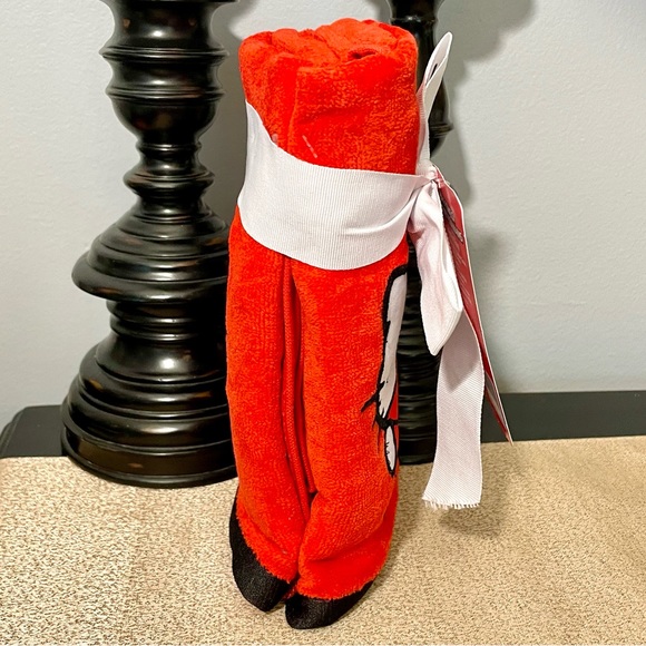 NWT Set of 2 HELLO KITTY Hand Towels - Picture 3 of 5